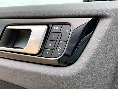 Used 2023 Porsche Cayenne image 57