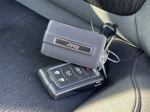 New 2025 Jeep Grand Cherokee L Laredo w/ Luxury Tech Group I image 41