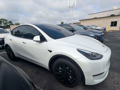 Used 2024 Tesla Model Y Long Range AWD/4WD image 5