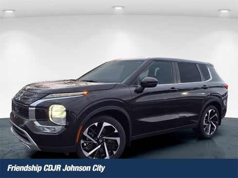 Used 2022 Mitsubishi Outlander SE image 1