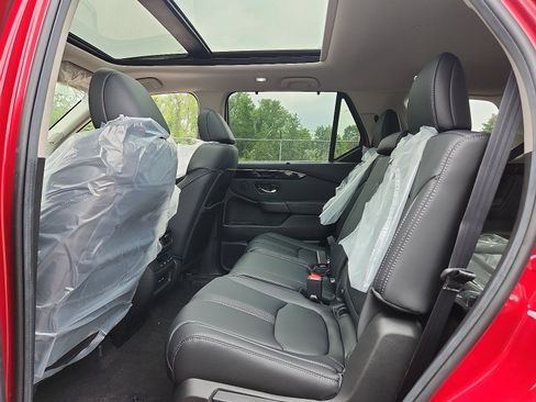 New 2025 Honda Pilot Touring image 6