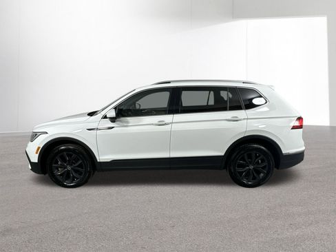 Used 2024 Volkswagen Tiguan SE AWD/4WD image 30