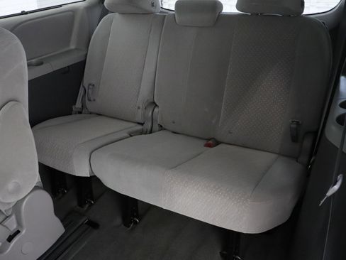 Used 2018 Toyota Sienna LE FWD image 30