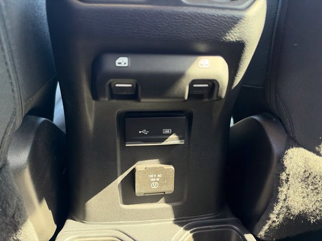 Used 2019 Jeep Wrangler Unlimited Sahara w/ Uconnect 4C Nav & Sound Group AWD/4WD image 33