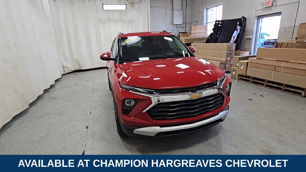 Used 2026 Chevrolet TrailBlazer LT AWD/4WD image 3