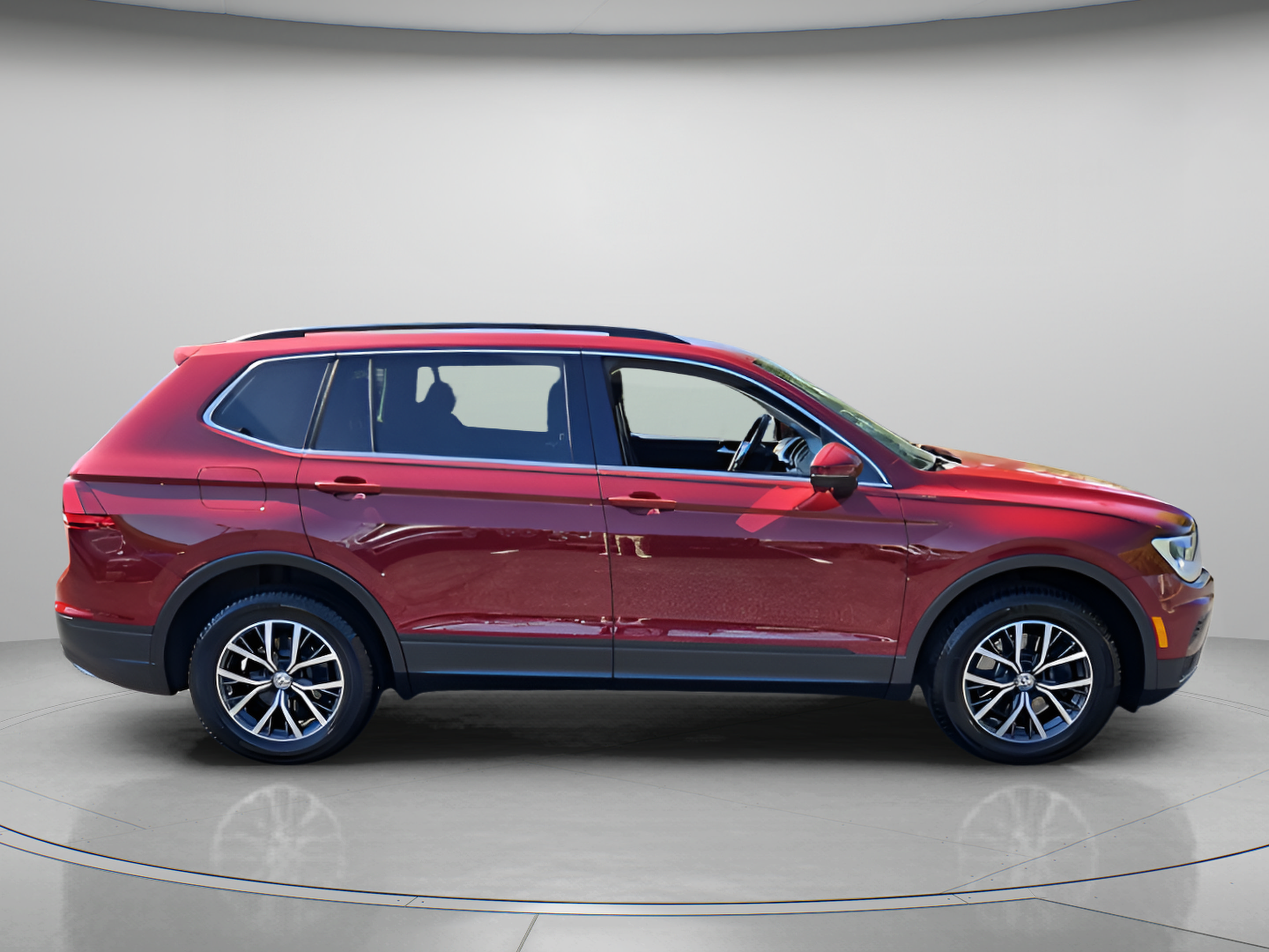 Used 2019 Volkswagen Tiguan SE w/ Panoramic Sunroof Package FWD image 6