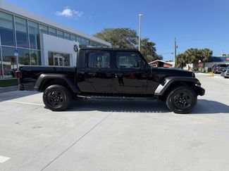 Used 2023 Jeep Gladiator Sport video 2