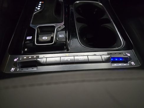 Certified 2024 Kia Carnival SX FWD image 29