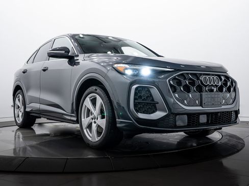 New 2025 Audi Q5 Prestige image 1