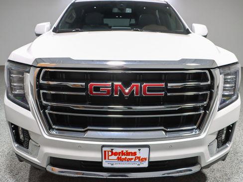 Used 2021 GMC Yukon XL SLT w/ SLT Luxury Plus Package image 4