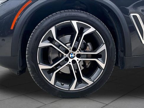 Used 2022 BMW X5 xDrive40i w/ Parking Assistance Package AWD/4WD image 10