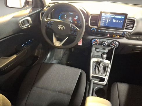 New 2025 Hyundai Venue SE image 7