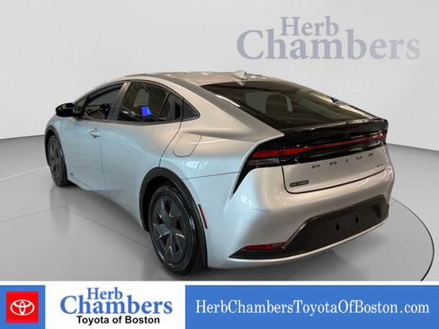 Used 2023 Toyota Prius LE AWD/4WD image 3