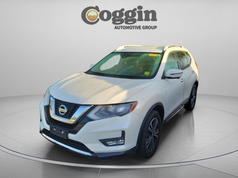 Used 2017 Nissan Rogue SL image 2