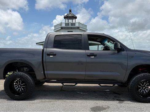 Used 2011 Toyota Tundra 4x4 CrewMax w/ SR5 Pkg image 4