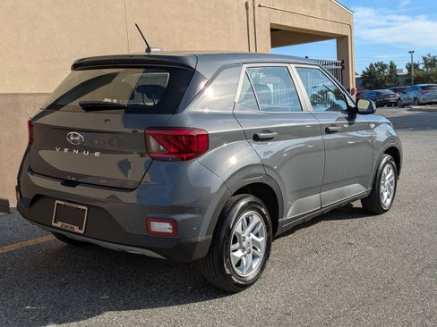 New 2026 Hyundai Venue SE image 5