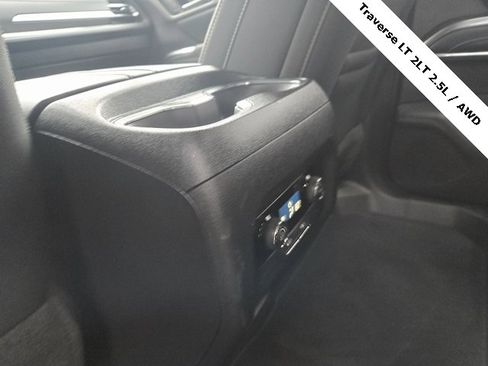 Used 2025 Chevrolet Traverse LT image 19