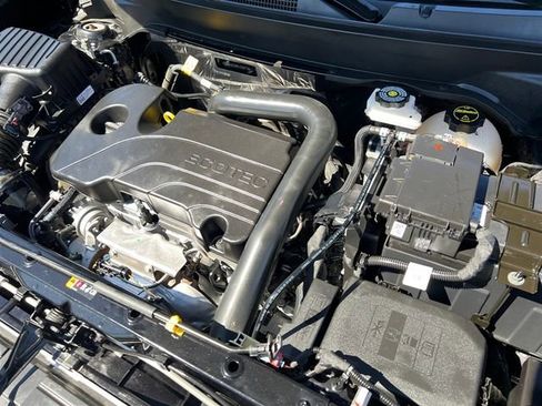 Used 2024 Chevrolet Equinox LT image 9