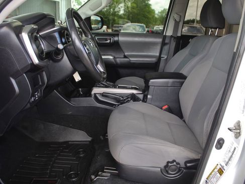 Used 2019 Toyota Tacoma SR5 image 13