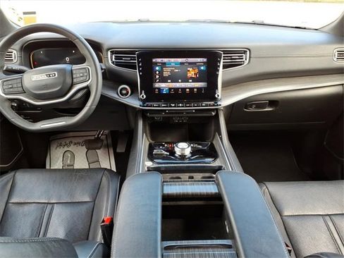 Used 2023 Jeep Wagoneer L Series II image 12