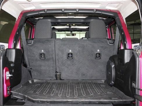 Used 2021 Jeep Wrangler Unlimited Rubicon w/ Xtreme Recon 35" Tire Package image 7