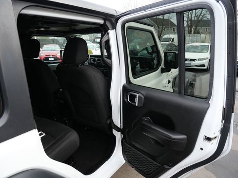 Used 2018 Jeep Wrangler Unlimited Sport S image 30