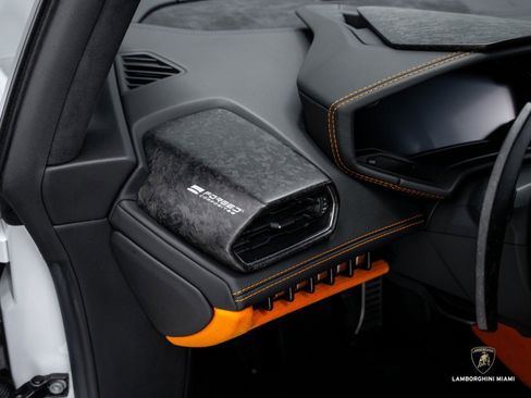 Used 2021 Lamborghini Huracan EVO image 27
