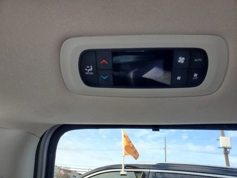 Certified 2024 Chrysler Pacifica Touring-L image 24