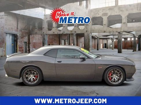 Used 2015 Dodge Challenger SRT image 1