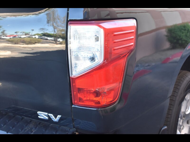 Used 2018 Nissan Titan SV w/ SV Convenience Package RWD image 50