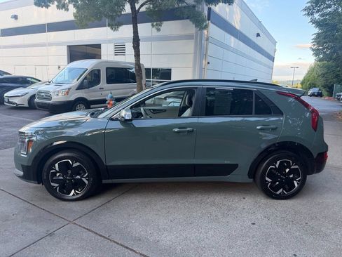 Certified 2023 Kia Niro Wind w/ Wind Preserve Package FWD image 6