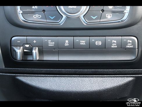 Used 2017 RAM 2500 SLT w/ Luxury Group image 26