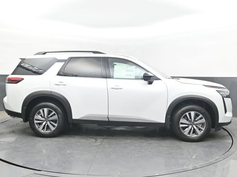 New 2026 Nissan Pathfinder SL FWD image 8