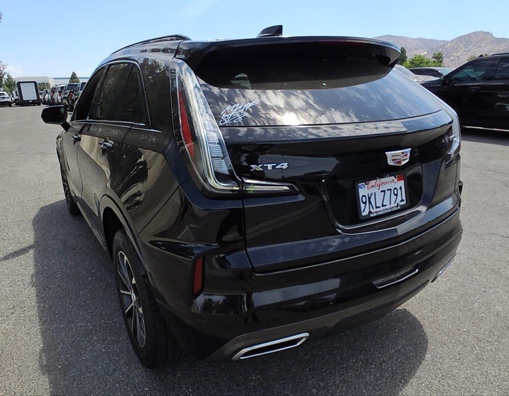 Used 2024 Cadillac XT4 Sport w/ Cold Weather Package FWD image 4