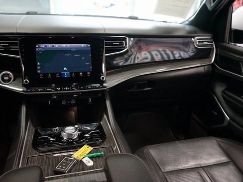 Used 2022 Jeep Wagoneer Series III w/ Flexible Seating Group image 13