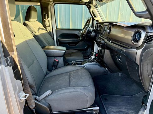 Used 2021 Jeep Wrangler Sport AWD/4WD image 31