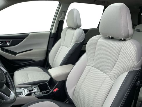 Used 2024 Subaru Forester Premium image 9