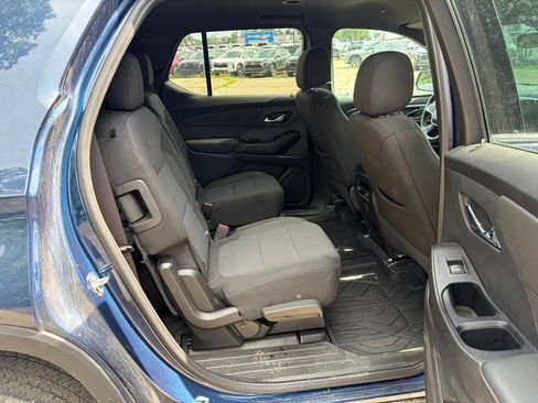 Used 2023 Chevrolet Traverse LT FWD image 9