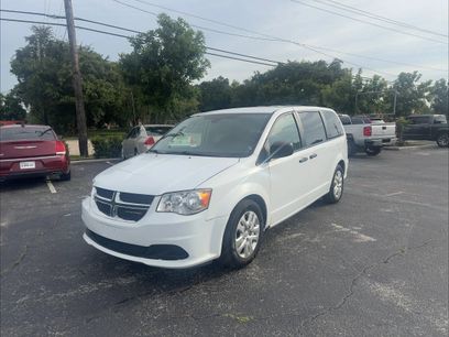 Used 2019 Dodge Grand Caravan SE w/ UConnect Hands-Free Group
