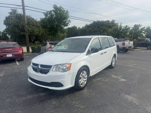 Used 2019 Dodge Grand Caravan SE w/ UConnect Hands-Free Group FWD image 1