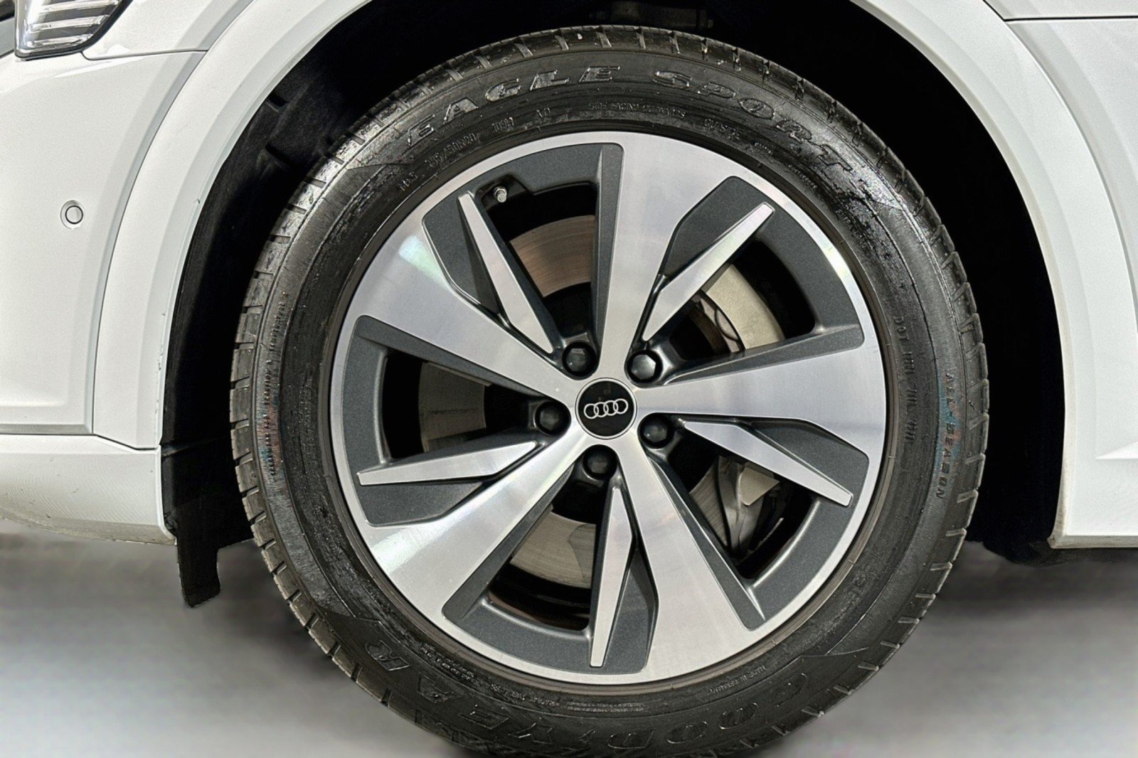 Used 2024 Audi Q8 e-tron Premium Plus AWD/4WD image 11