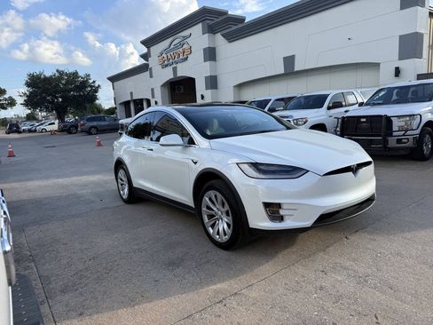 Used 2019 Tesla Model X 75D AWD/4WD image 2