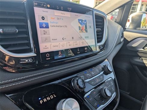 Used 2023 Chrysler Pacifica Touring-L w/ S Appearance Package image 22