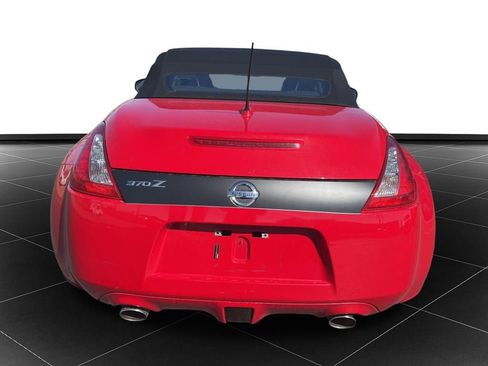 Used 2010 Nissan 370Z Touring w/ Sport Pkg image 4