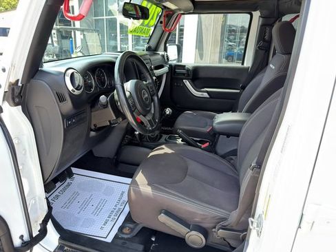 Used 2014 Jeep Wrangler Unlimited Rubicon w/ Connectivity Group AWD/4WD image 12