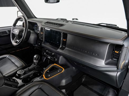 Used 2024 Ford Bronco Badlands image 15
