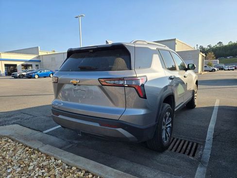 Used 2025 Chevrolet Equinox LT w/ Convenience Package II image 4