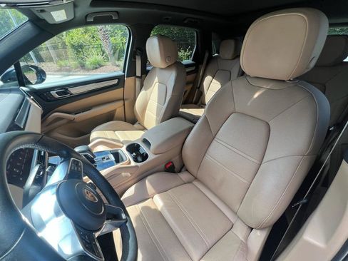 Certified 2022 Porsche Cayenne E-Hybrid image 5