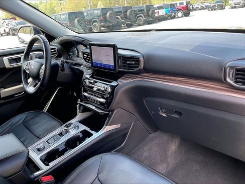 Used 2023 Ford Explorer Limited AWD/4WD image 13