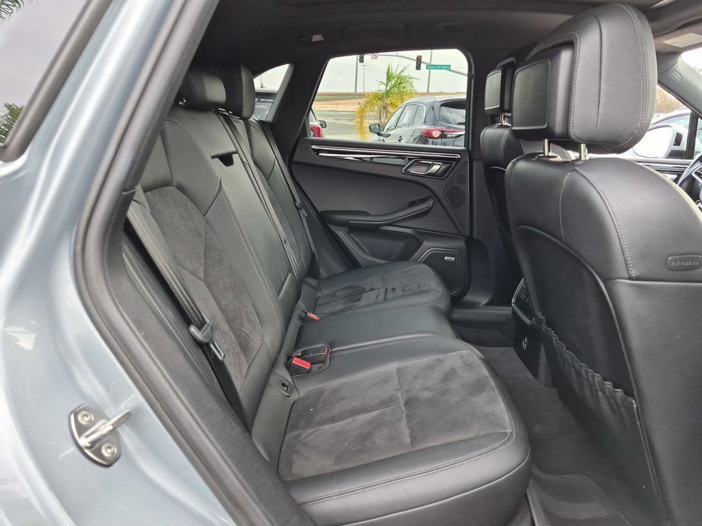 Used 2021 Porsche Macan AWD/4WD image 28